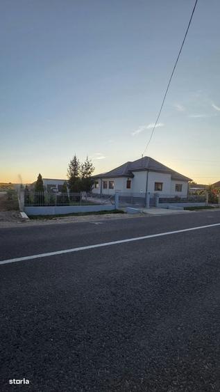 Casă cu 4 camere în Amați