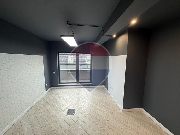 Casă individuală cu 13 camere cu Teren 600 Mp în Zorilor