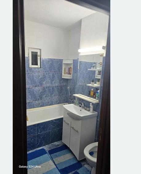 Apartament cu 3 camere semidecomandat în Sud