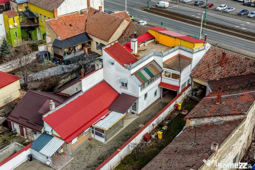 Spațiu comercial, de 890 mp, în Aradul Nou