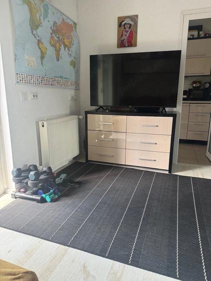 Apartament cu 3 camere semidecomandat în Titan