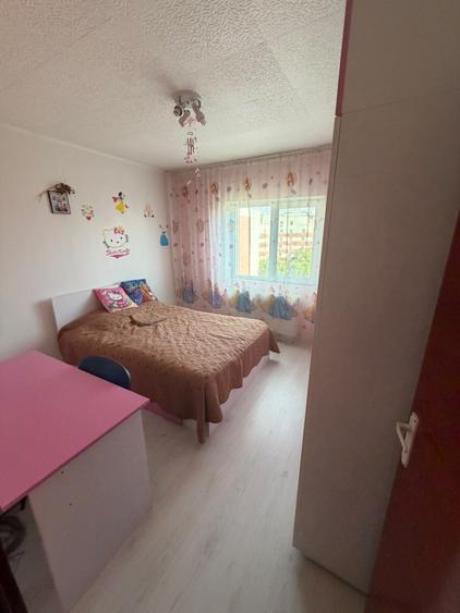 Vanzare apartament 3 camere zona 13 septembrie - 8