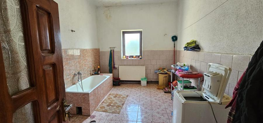 Casă individuală cu 5 camere cu Canalizare în Moinești
