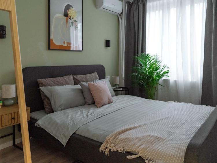Apartament cu 3 camere semidecomandat, mobilat în