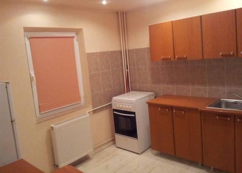 Garsonieră decomandată, mobilată în Decebal