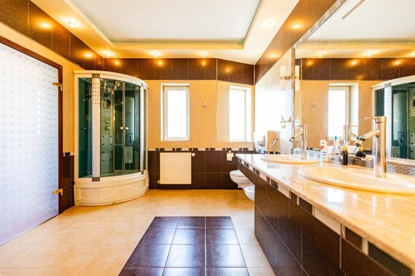 Casă individuală cu 5 camere cu Garaj în Dumbrăvița