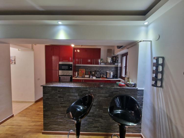 Navodari (Sud)- 3 camere decomandate, mobilat-utilat, etaj 3/4 - 11