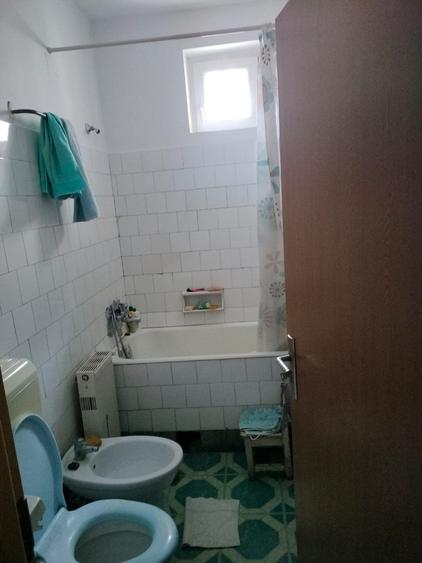 Apartament cu 4 camere la etajul 1/3 in bloc construit in asociatie,220.000 € - 5