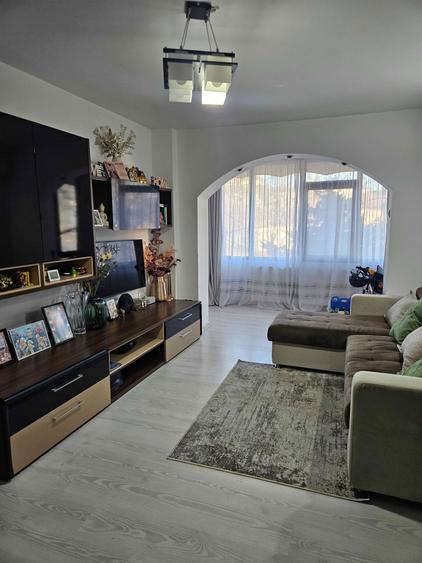 Vand apartament, 3 camere, etajul 1,STOMATOLOGIE/ ROTONDA - 1