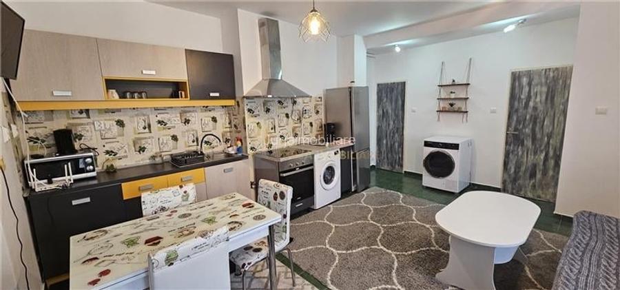 CASA 5 CAMERE 120 MP  ZONA UMF  CURTE 95 MP