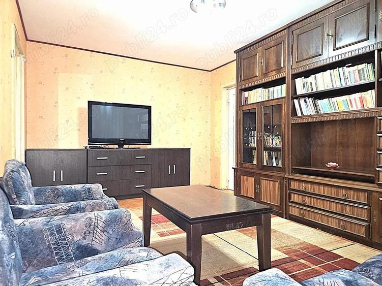 Apartament de vanzare 3 camere 2 bai, zona Cenrala - Boul Rosu Arad - 1