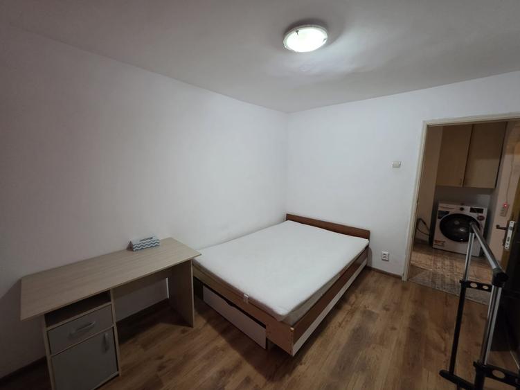Apartament cu 3 camere decomandat, mobilat în Gorjului