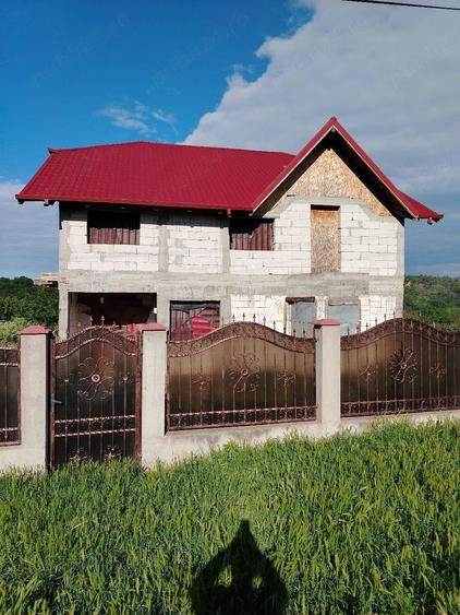 Casă cu Teren 250 Mp în Central