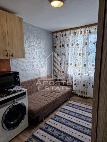 Garsoniera la etaj intermediar, situata in zona Take Ionescu - 5