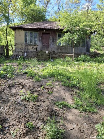 Casa batraneasca de vanzare