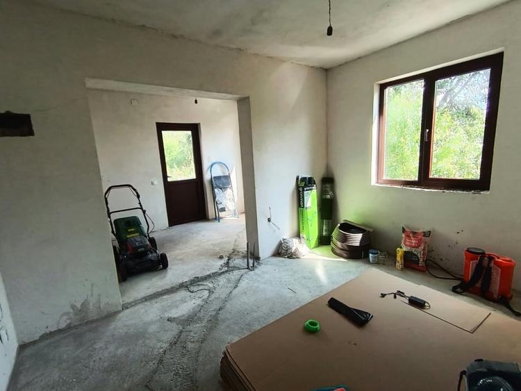 Casă individuală cu 4 camere cu Canalizare în Valea Borcutului