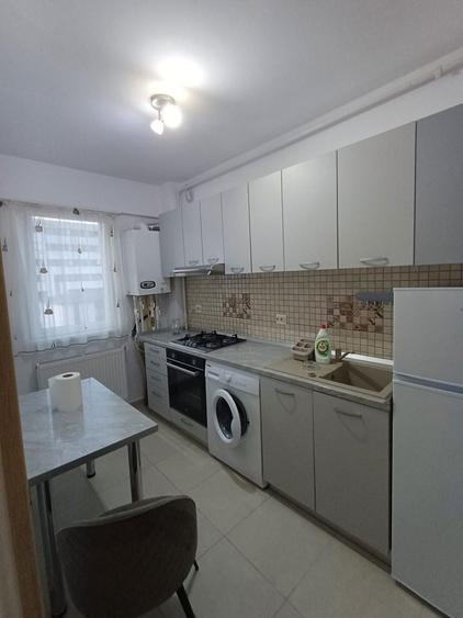 Inchiriez 1400 Ron - Vand 49.000 Eur garsoniera decomandata 30 m. - 4