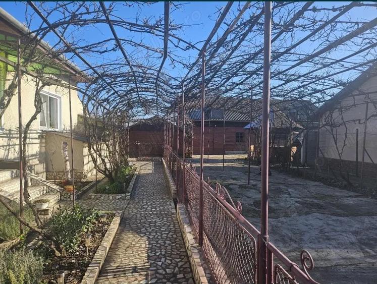 Vand sau schimb casa la Harau - 6