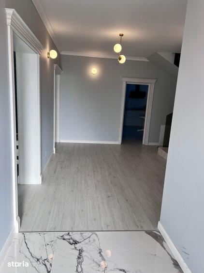 Casă cu 7 camere cu Teren 1000 Mp în Vest