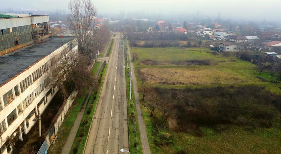 Vila 290mp + 4 spatii comerciale/depozitare, teren 1401 mp, acces DN1 - 4