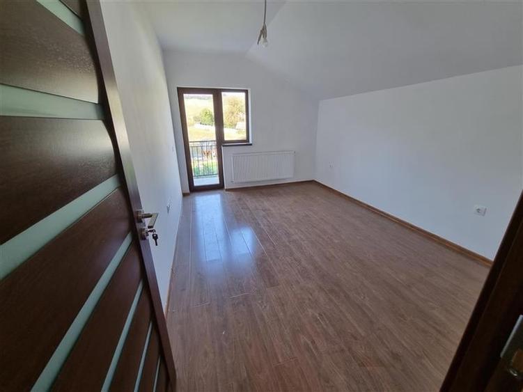 De vanzare case tip dupex, 2 nivele, 120 mp, 4 camere, 2 bai cu 3 arii, Sangeorg - 8