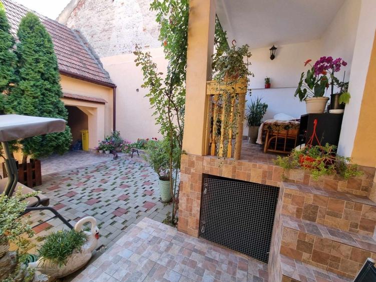 Casă de vânzare Central!! - 10