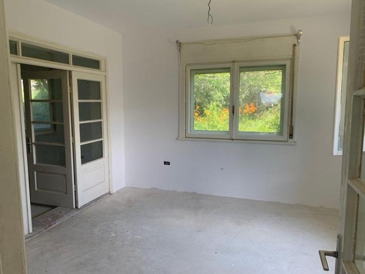 Vânzare Casă Unică în Frumoasa Zonă de Deal - 8