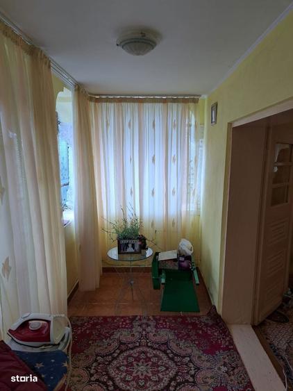 Casa cu garaj ?i teren generos, ideala pentru familie - 2