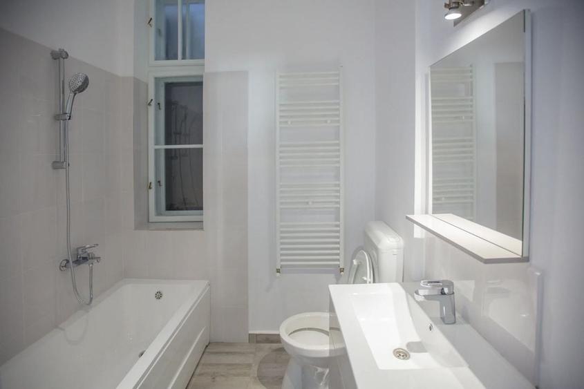 Chirie, apartament 2 dormitoare, central 550 E/lună (neg). Comision 0. - 17