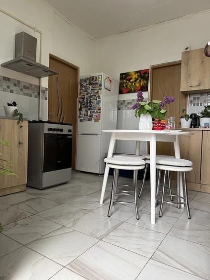 Apartament la casa, curte comuna, renovat modern - zona Complex, Timi?oara - 2