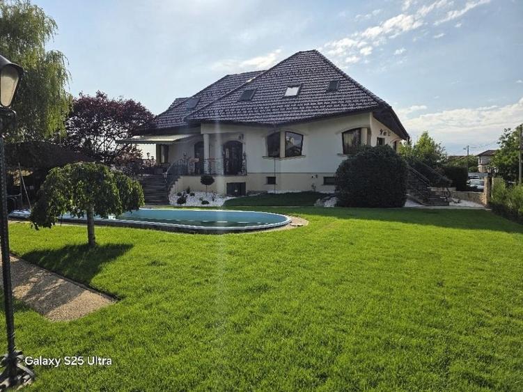 Vând urgent vila deosebita - 1