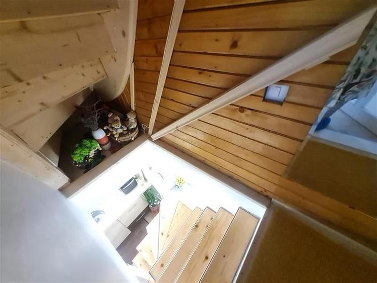 Casa, pe locatie centrala, imbinare apreciabila intre traditional si contemporan - 11