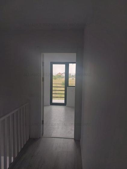 Casa,intr-un ansamblul modern,10 minute de mers pana in Bulevard. - 11