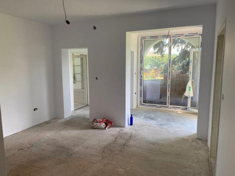 Vânzare Casă Unică în Frumoasa Zonă de Deal - 2