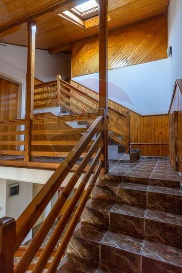 Casă / Vilă, 10 cam., potrivit azil batrani sau clinica - 24