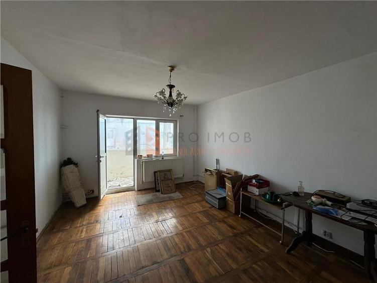 Apartament 3 camere cf1 decomandat zona Micro 3 - 4