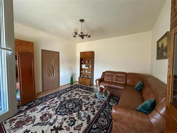 Casa Solida, pentru Familie extinsa,  cu Gradina si Teren, Doclin - 7