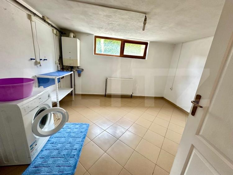 Casa individuala de vanzare - 3 dormitoare, garaj, subsol generos,terasa - 16