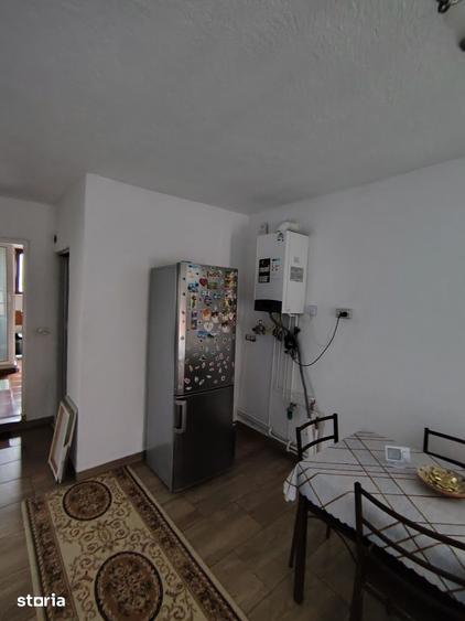 Casă cu 6 camere cu Teren 210 Mp în Zimandu Nou