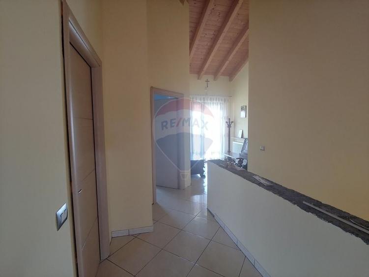 Casă / Vilă de lux cu 5 camere de vânzare în Vadu Moldovei, Suceava - 38