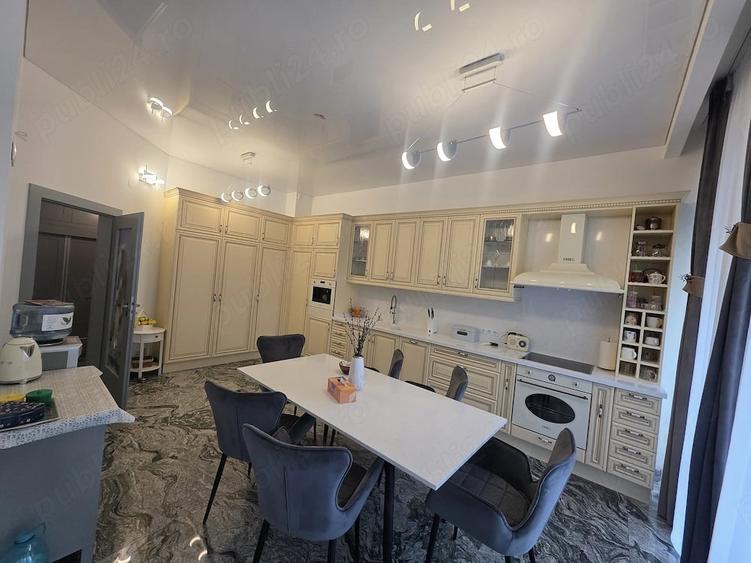 Apartament cu 4 camere decomandat în Decebal