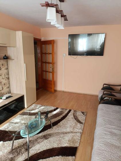 Inchiriez pe termen lung apartament 3 camere- 1 Mai, strada Stefan Berceanu - 2