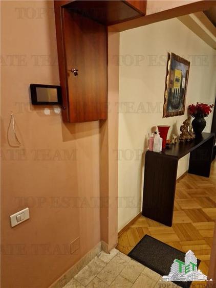 Apartament de vanzare Eminescu, parter bloc,  70 mpu , zona centrala, cabinet st - 5