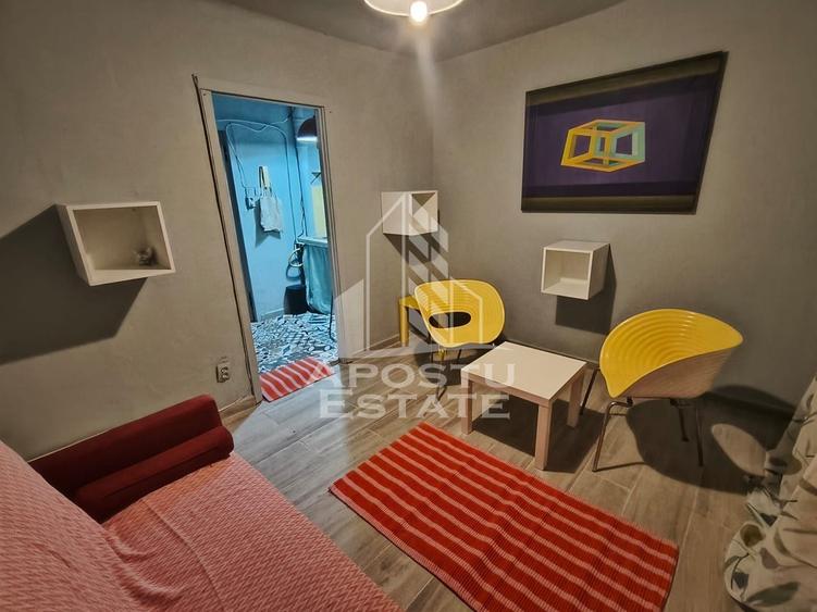 Garsoniera la etajul 2, mobilata, zona Complexului Studentesc - 3