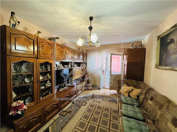 Apartament de vanzare in Sibiu - 3 camere, 2 balcoane si pivnita - - 8