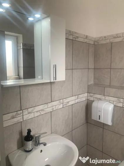 Casă cu 5 camere cu Teren 277 Mp în Malu Mare