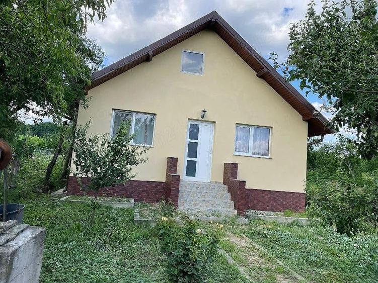 Persoana fizica vand Casa 3 camere si teren 2000 mp com. Schitu Duca - 1