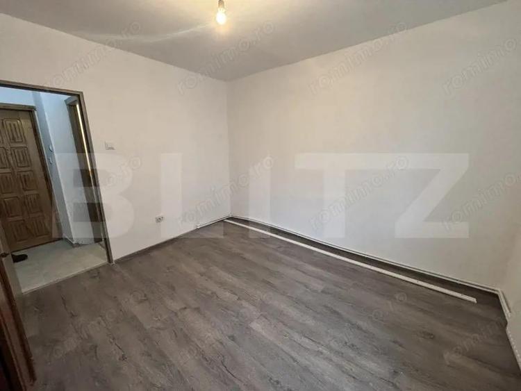 Garsoniera de vanzare, 26 mp, etajul 3, zona Bradet - 1