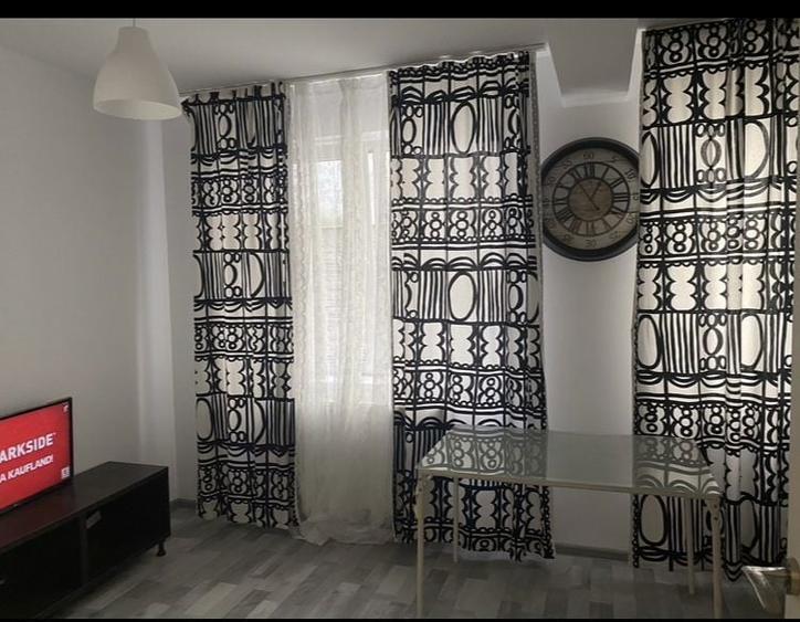 Inchiriez garsoniera 70 mp,,cu curte - 1