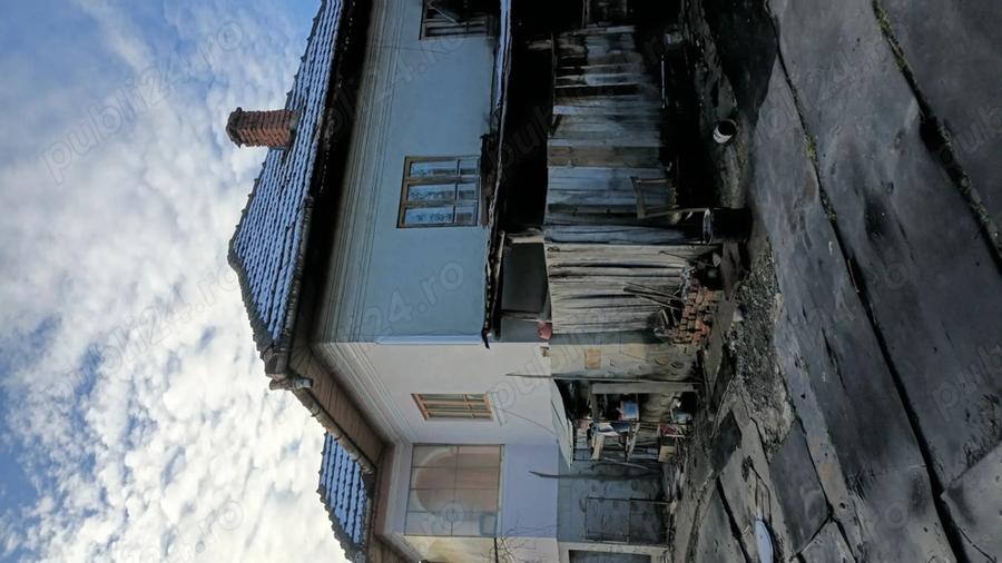 Casa de vanzare cu teren, in centru Rosia de Amaradia, Gorj - 1